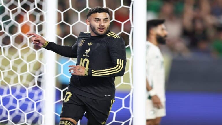 México le ganó 2-0 a Arabia Saudita y pasó a la semifinal de la Copa Oro 8 México le ganó 2-0 a Arabia Saudita y pasó a la semifinal de la Copa Oro