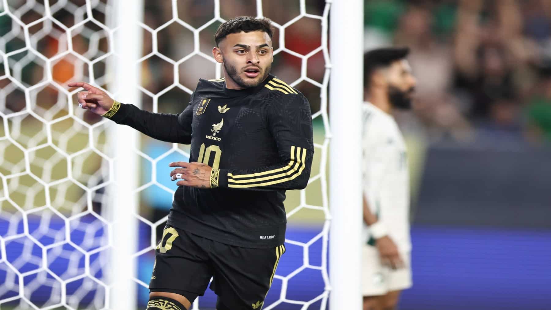 México le ganó 2-0 a Arabia Saudita y pasó a la semifinal de la Copa Oro