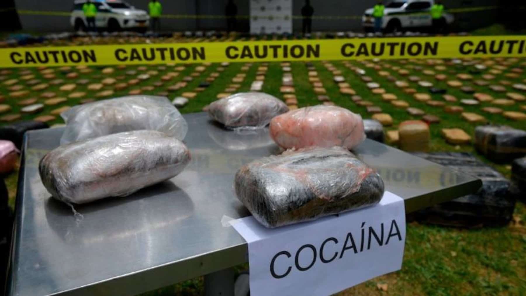 Incautan 3.5 toneladas de supuesta cocaína de un semi sumergible frente a Guerrero