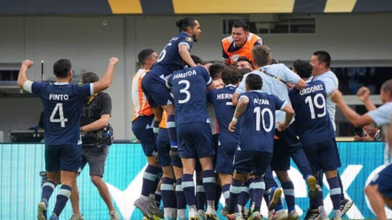 Guatemala superó a Canadá en la tanda de penales y avanza a semifinales de Copa Oro 5 Guatemala superó a Canadá en la tanda de penales y avanza a semifinales de Copa Oro