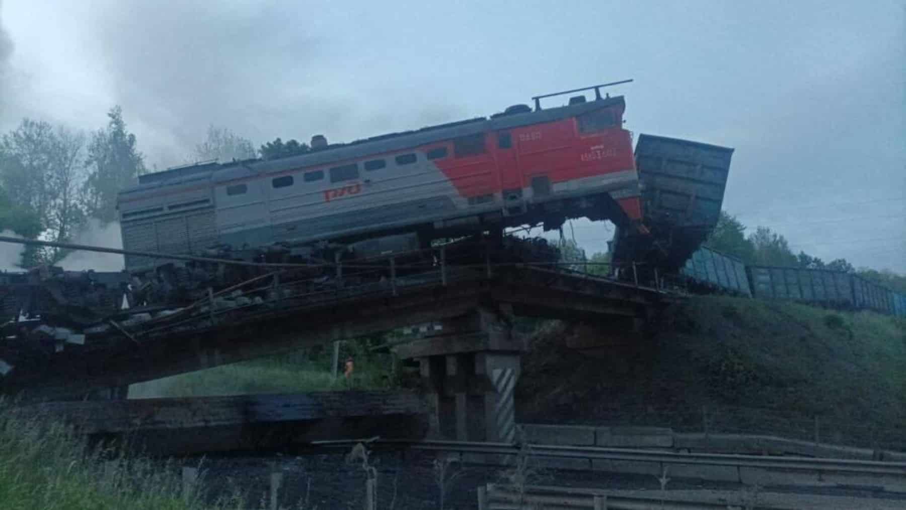 Rusia investiga posible «terrorismo» tras el colapso de dos puentes que dejó siete muertos
