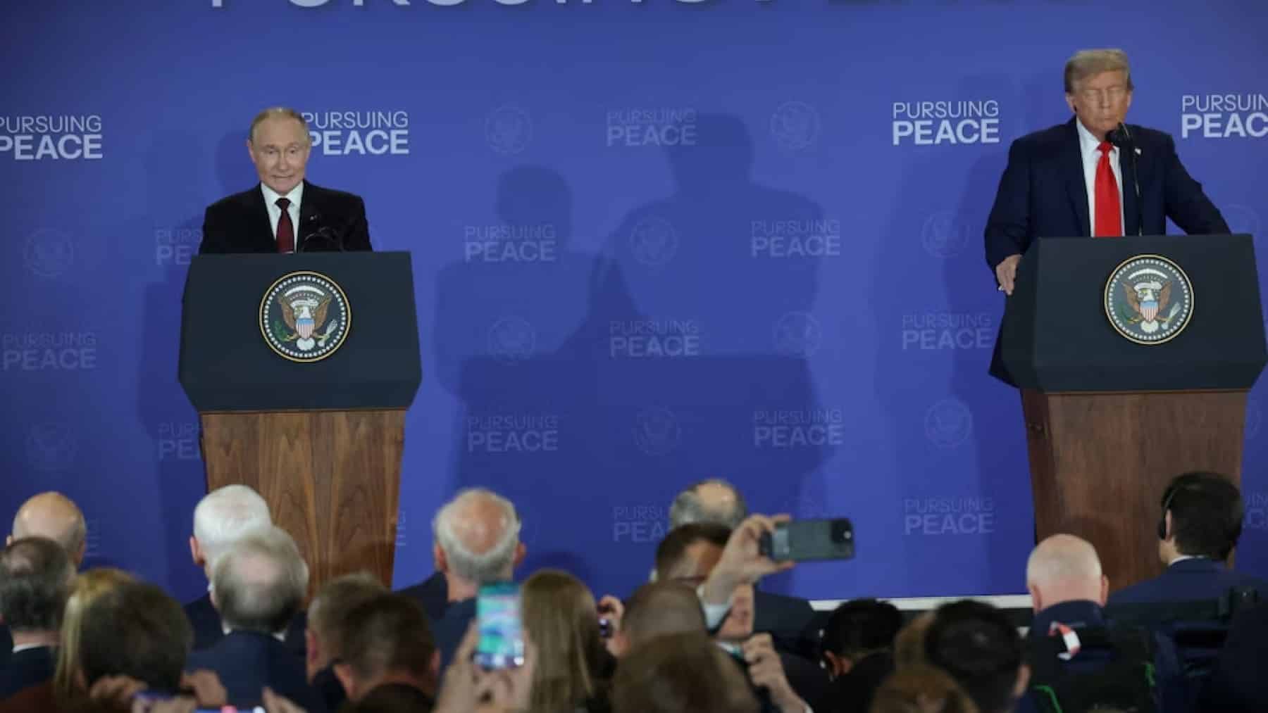 Trump y Putin finalizan encuentro con promesas de cooperación para lograr la paz