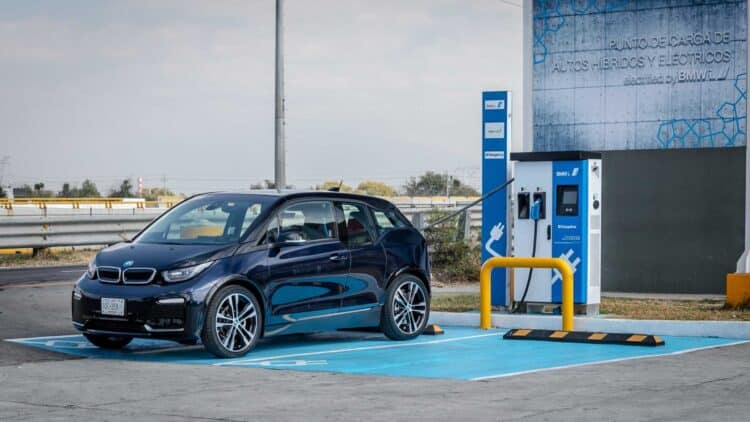 Cargar coches eléctricos en México electrolinera