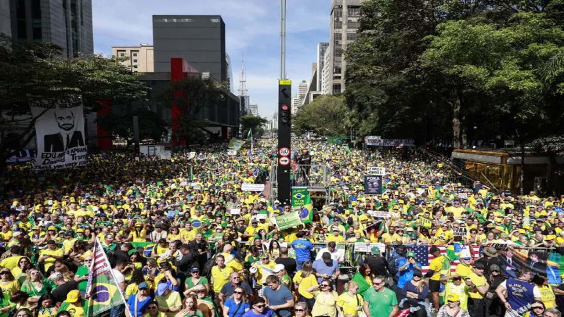 En Brasil, partidarios de Bolsonaro se manifiestan en apoyo a posibles sanciones de EE.UU