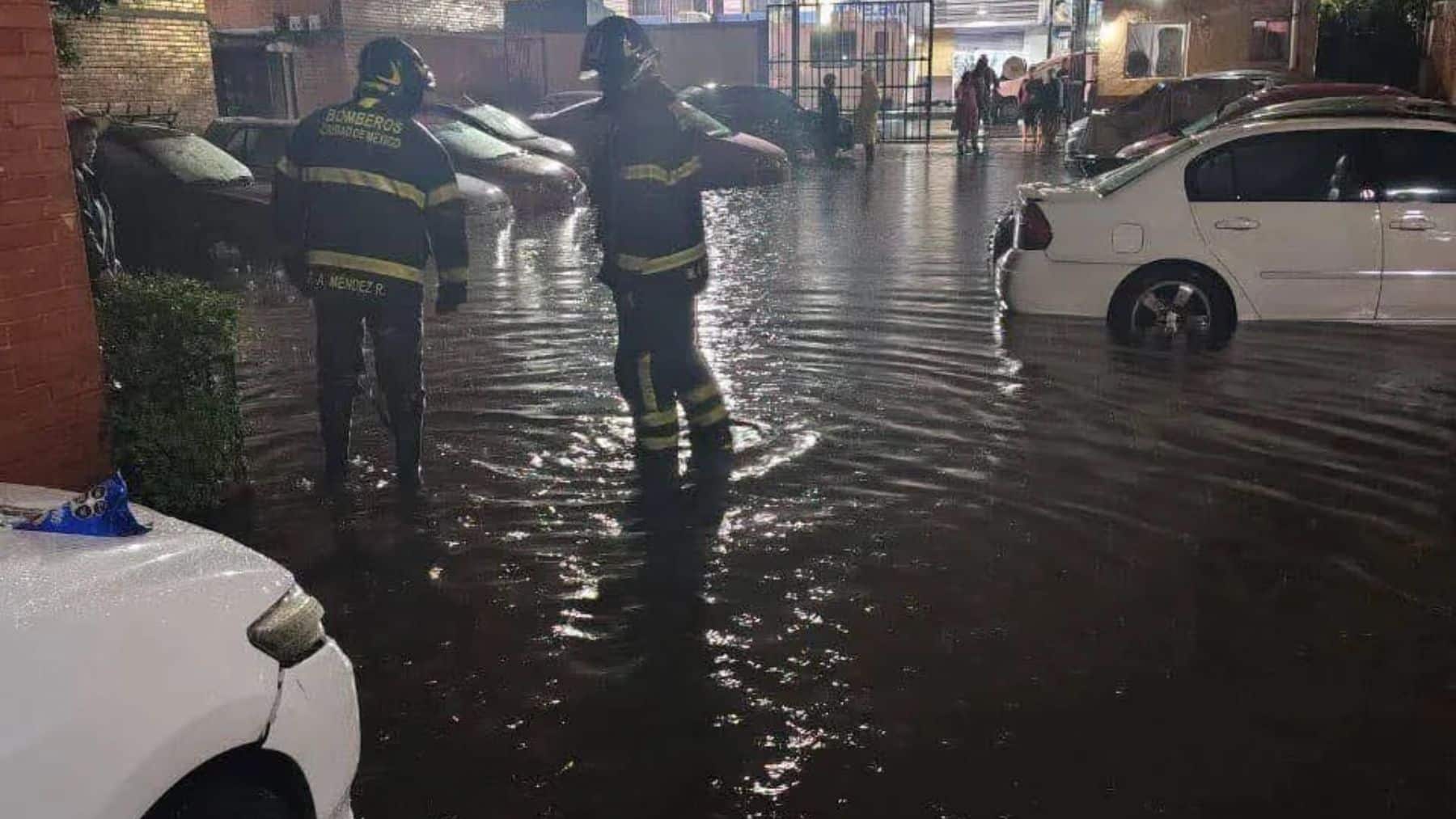 Gobierno propone soluciones a los habitantes de Iztapalapa, ante inundaciones que continúan afectando la localidad