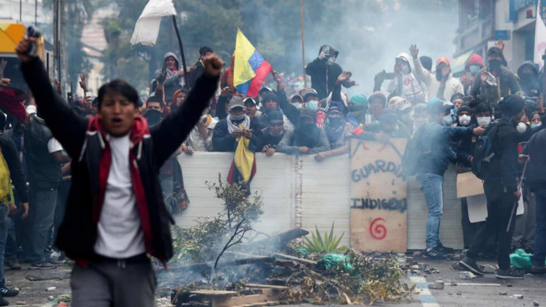 Protestas en Ecuador dejan un manifestante muerto y varios militares heridos