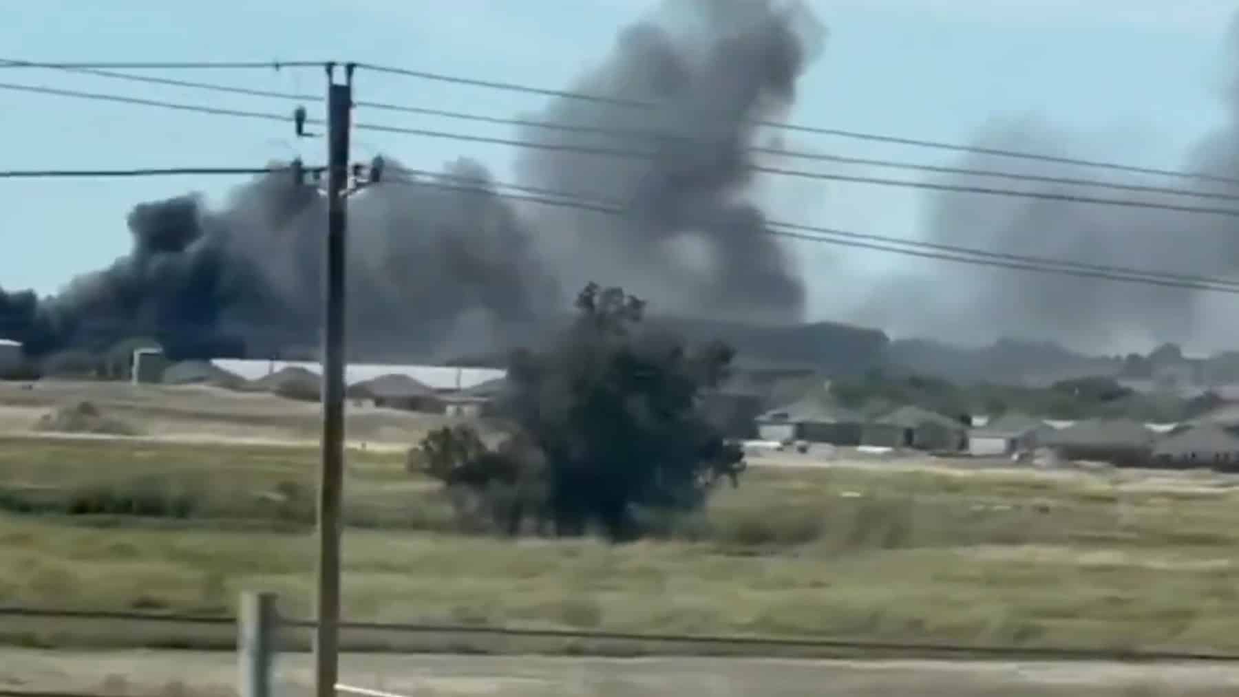 Aeronave se estrella en Texas e impacta contra varios vehículos