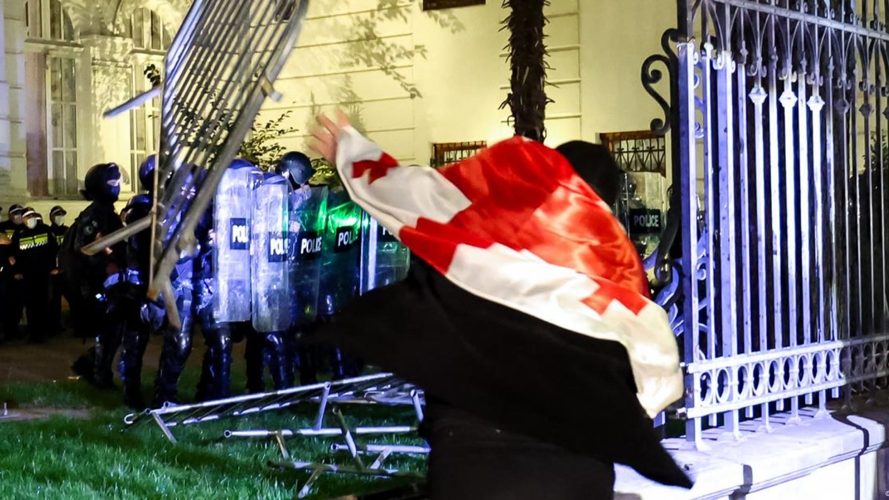 La policía de Georgia impidió el ingreso de manifestantes a la sede del gobierno