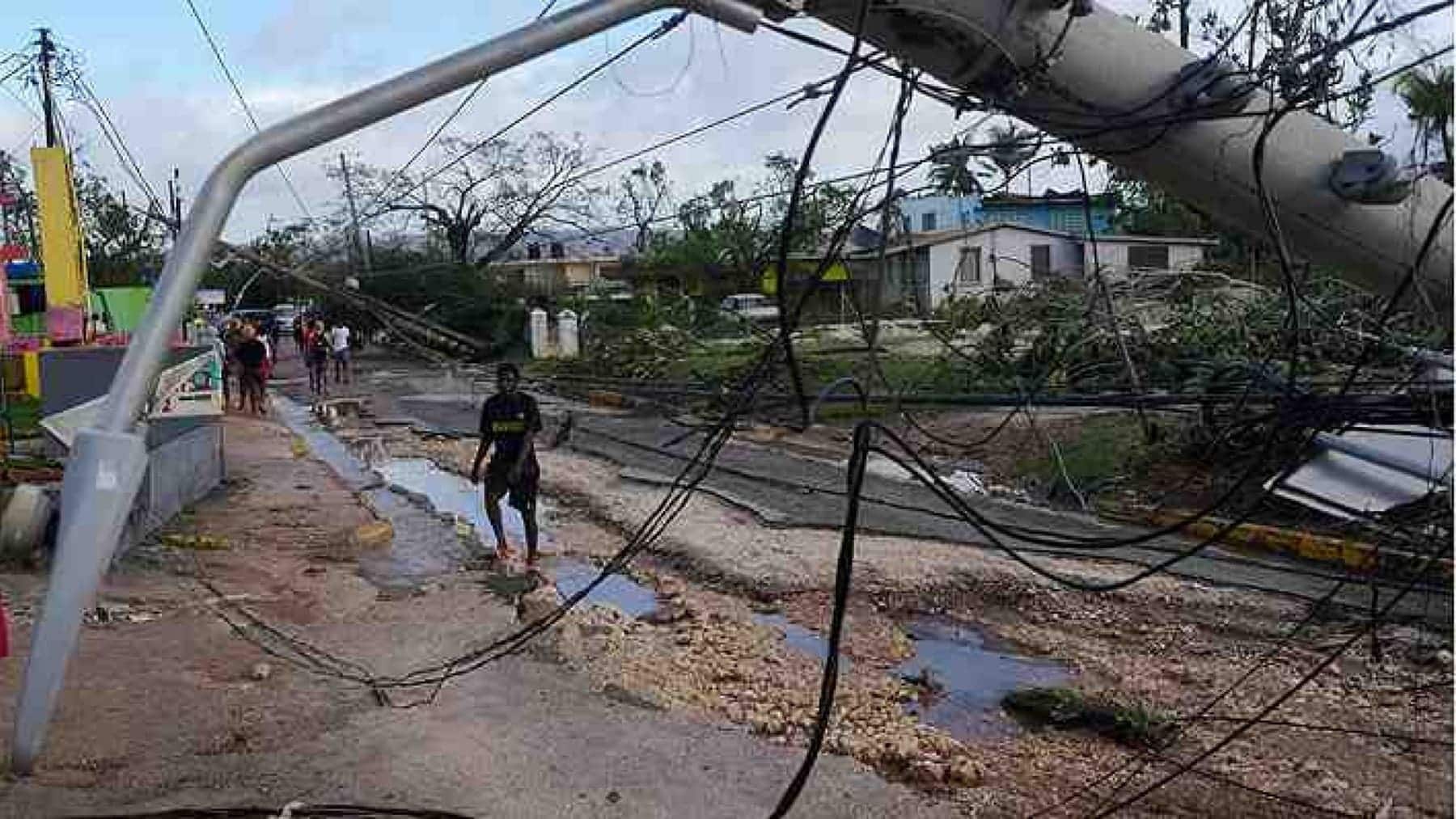 El huracán Melissa deja una estela de daños en Cuba, mientras mantiene su rumbo a las Bahamas