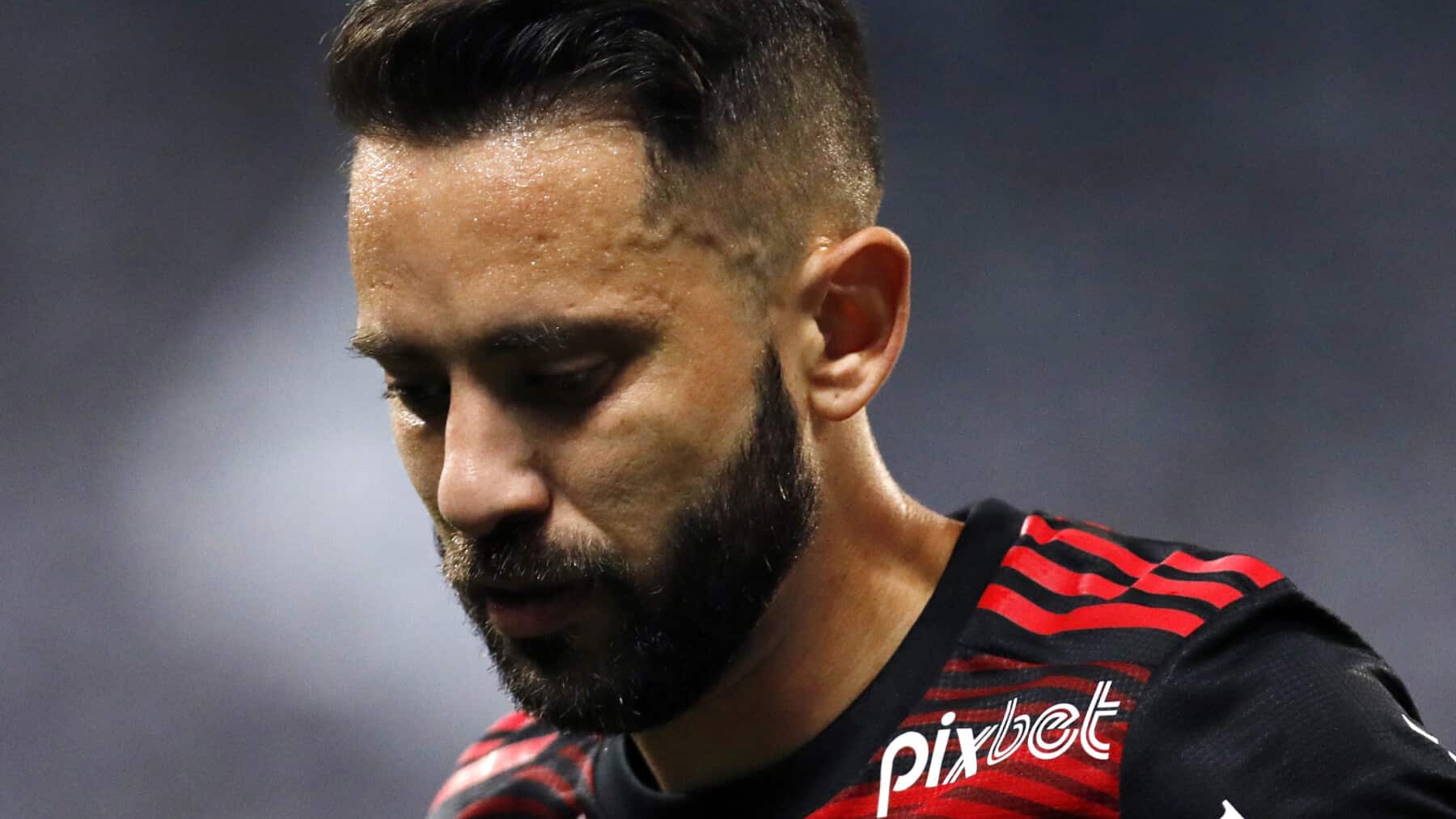 Everton Ribeiro, mundialista con Brasil, afronta un diagnóstico de cáncer de tiroides