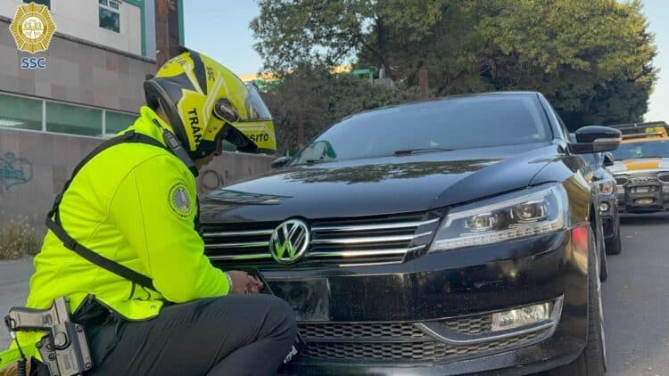 Dónde están prohibidos los portaplacas: Y cuánto pagarás si te multan 1 Portaplacas
