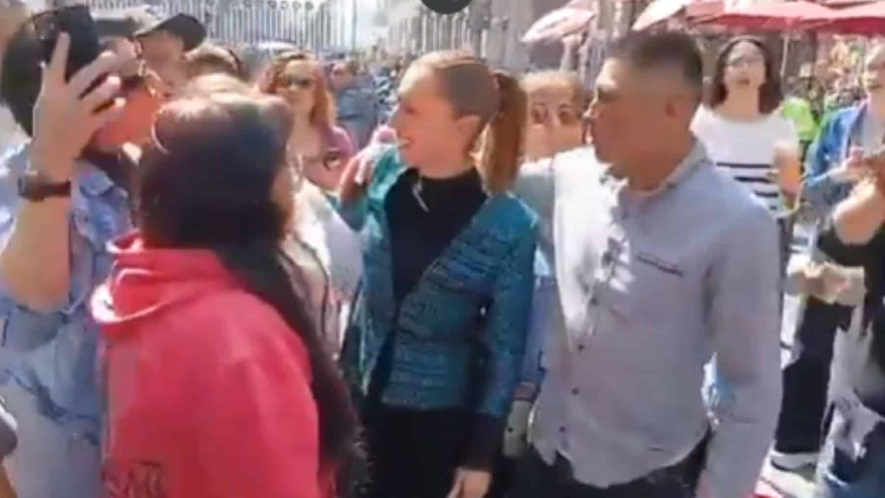 Sujeto burla la seguridad de Sheinbaum y la toca sin autorización