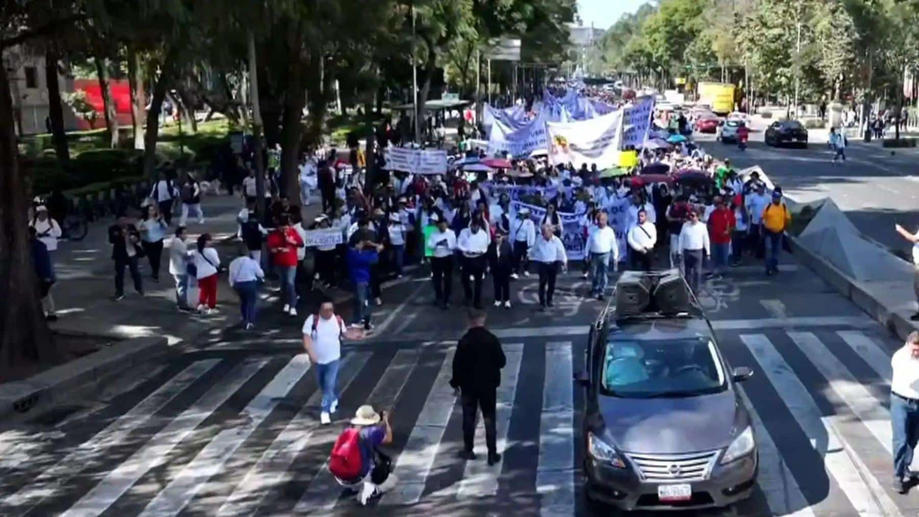 Trabajadores de la salud se congregan en Segob para exigir mejoras; se reportan afectaciones viales en CDMX