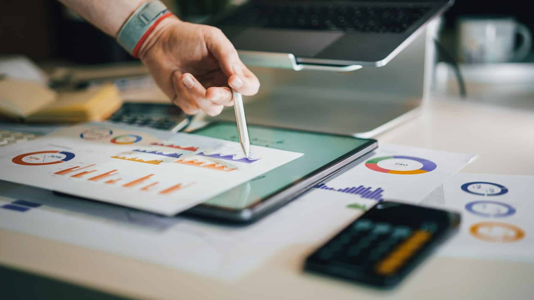 Claudia Sheinbaum hace un balance de su gestión en 14 meses y analiza las medidas que mejoraron la economía