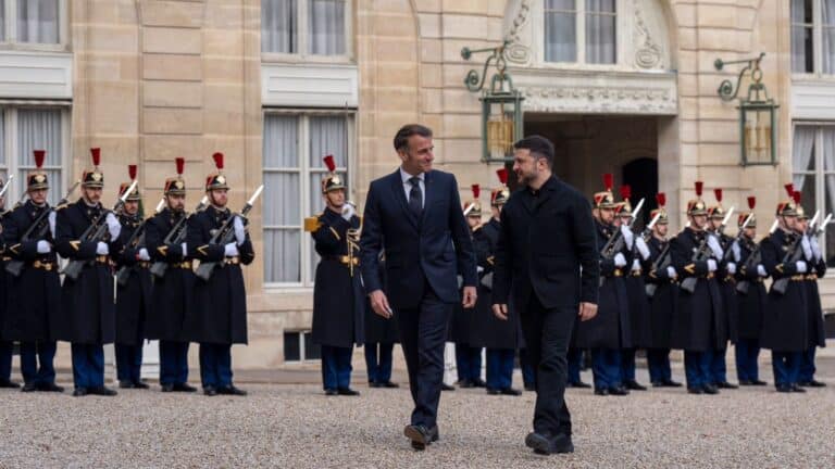 Macron condena con firmeza ataques masivos de Rusia y denuncia su "adicción a la guerra" 1 Macron condena con firmeza ataques masivos de Rusia y denuncia su «adicción a la guerra»