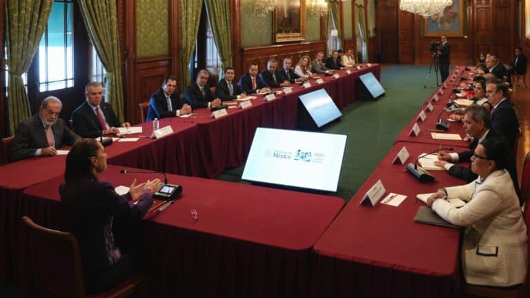Sheinbaum se reúne con empresarios para dialogar sobre el Plan México 2 Sheinbaum se reúne con empresarios para dialogar sobre el Plan México