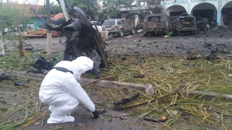 Coche bomba en Coahuayana: inician carpeta de investigación 8 Coche bomba en Coahuayana: inician carpeta de investigación