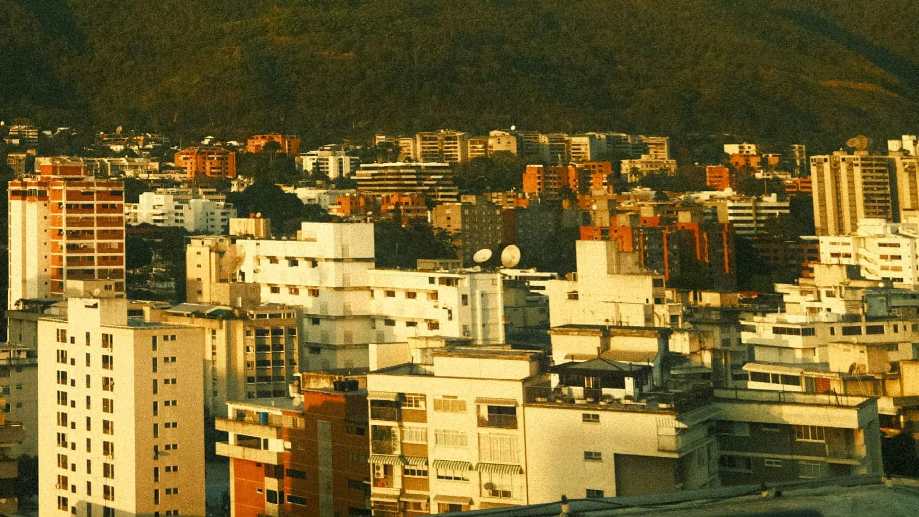 Maduro moviliza a la milicia y dice que solo le interesa la paz del pueblo