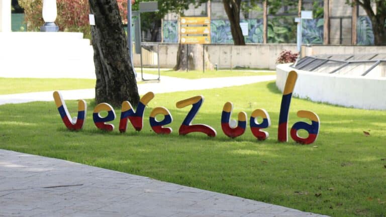 Rusia dice estar preocupada por la salida por la fuerza del país de Nicolás Maduro y su esposa 2 Rusia dice estar preocupada por la salida por la fuerza del país de Nicolás Maduro y su esposa