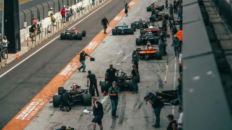 Checo Pérez inicia la era Cadillac con el regreso de la Fórmula 1 en la pretemporada 8 Checo Pérez inicia la era Cadillac con el regreso de la Fórmula 1 en la pretemporada