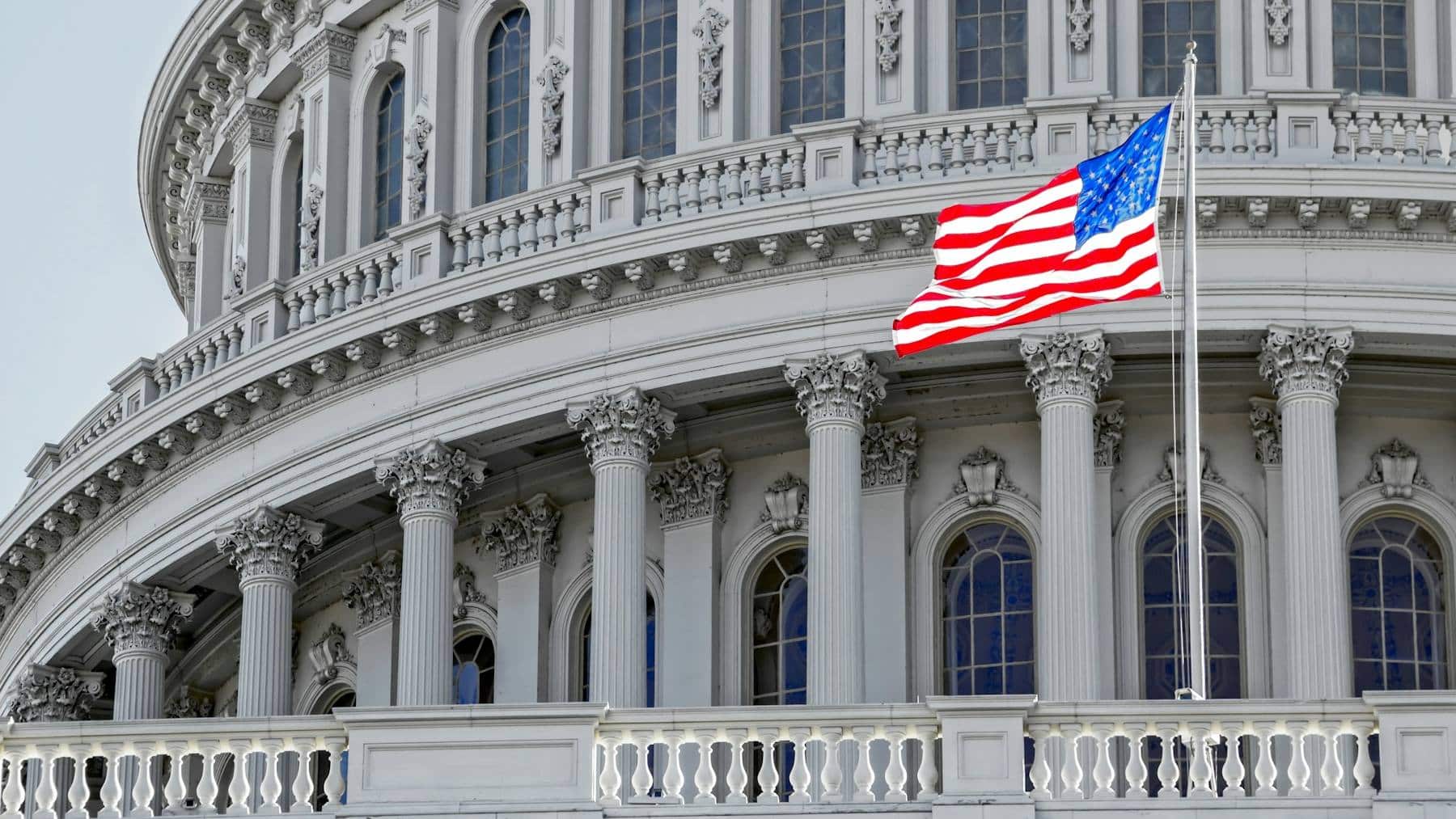 El Senado de EE. UU. frena posibles acciones militares de Trump en Venezuela sin permiso legislativo
