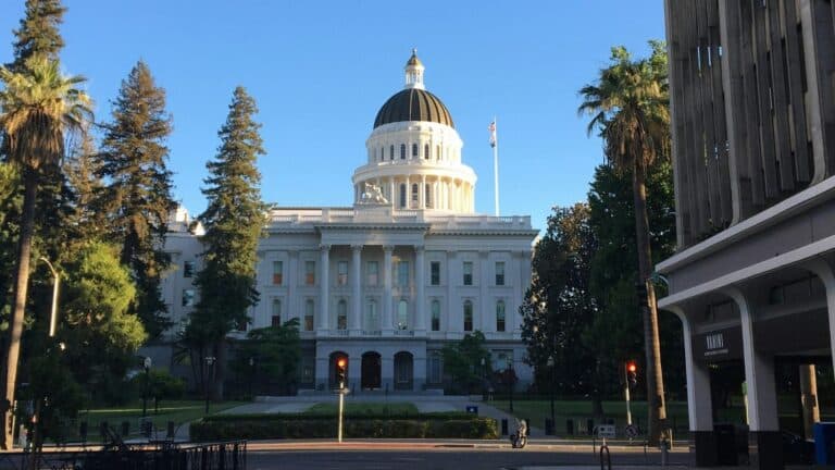 El gobernador de California fue duro contra Trump: denunció corrupción y negocios encubiertos 6 El gobernador de California fue duro contra Trump: denunció corrupción y negocios encubiertos