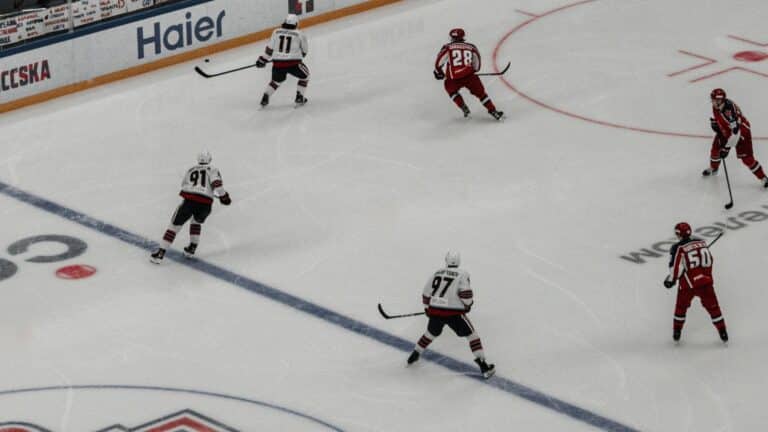 Estados Unidos enfrenta a Eslovaquia por un lugar en la final olímpica de hockey sobre hielo 3 Estados Unidos enfrenta a Eslovaquia por un lugar en la final olímpica de hockey sobre hielo