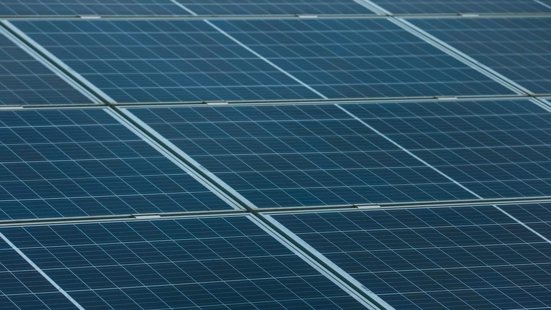Energía solar frente al bloqueo: Cuba genera más de 900 MW para recuperar su sistema eléctrico