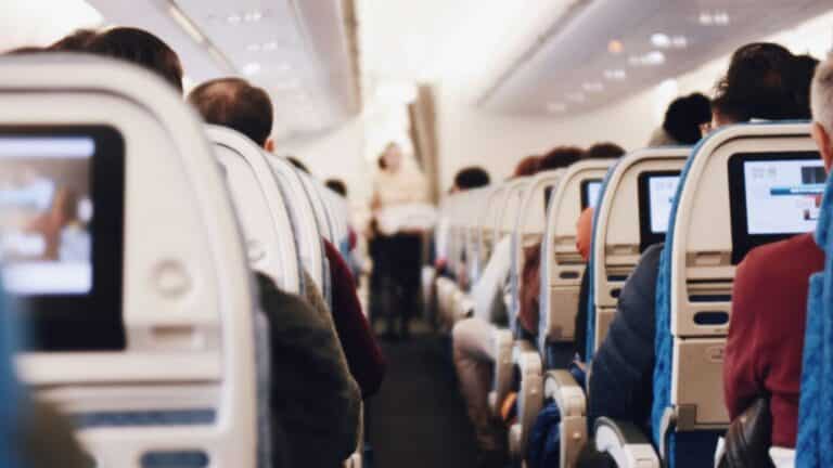 El Departamento de Transporte y United Airlines presentan asientos-cama e internet satelital para clase turista 6 El Departamento de Transporte y United Airlines presentan asientos-cama e internet satelital para clase turista