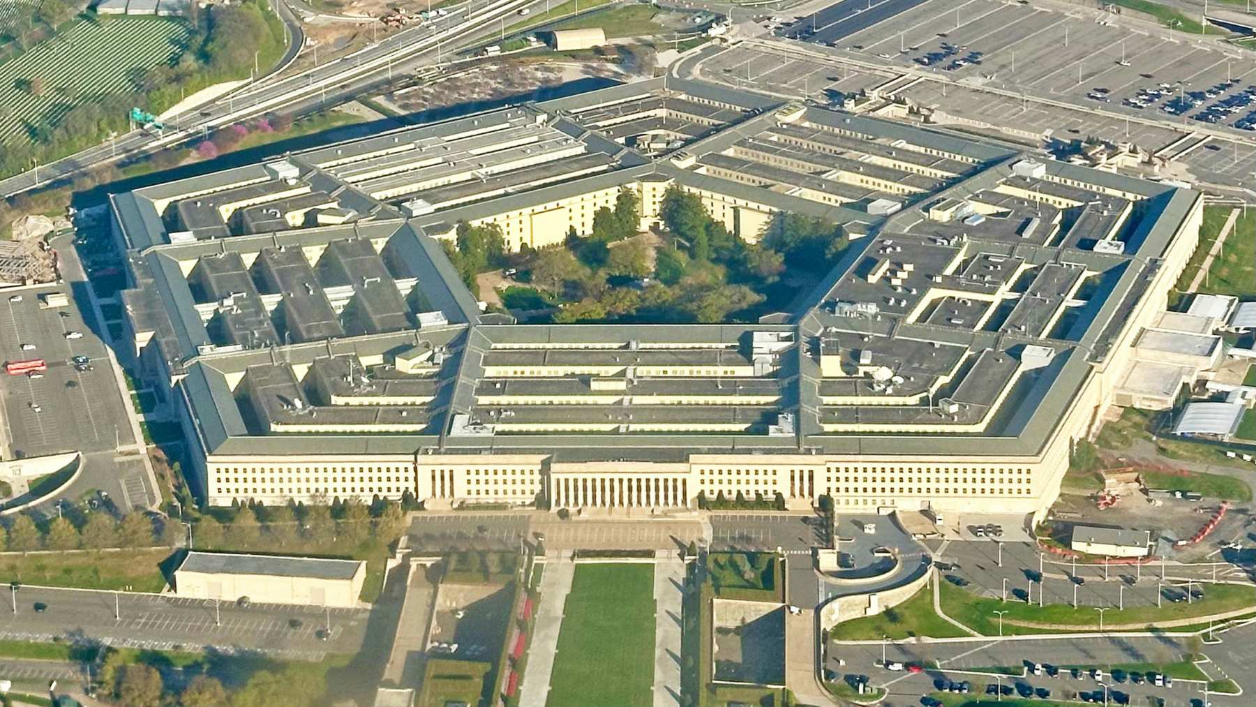 La Secretaría de Guerra de EE. UU. califica el ataque contra Irán como «la operación aérea más letal, compleja y precisa de la historia»