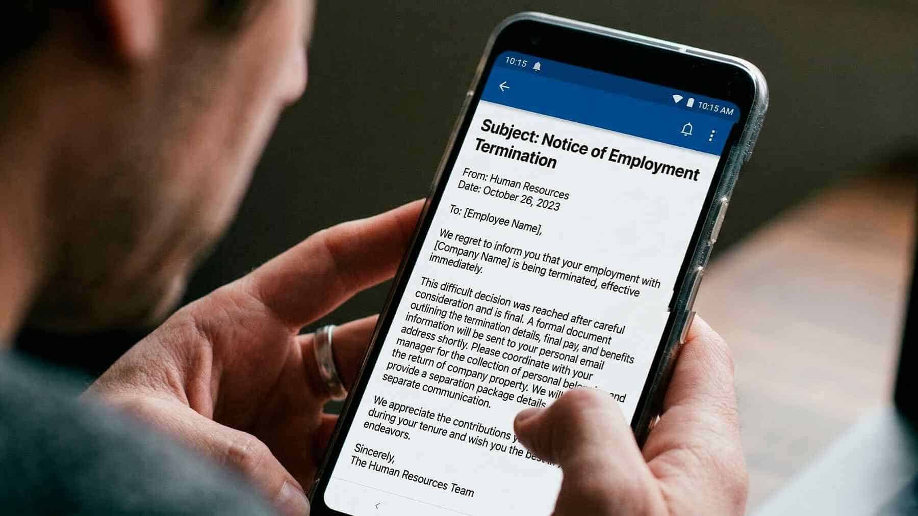 Millones de trabajadores estadounidenses e inmigrantes bajo amenaza en EE. UU.: Te llega un correo electrónico y se acabó, eres un desempleado más