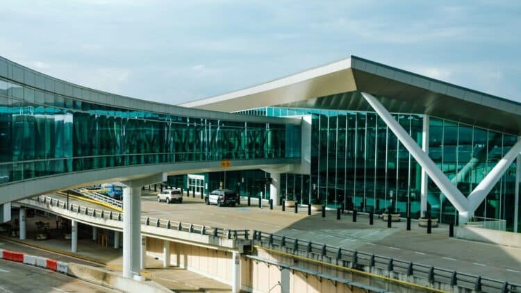 Caos en aeropuerto de Houston: demoras por falta de personal de la TSA 1 Aeropuerto.