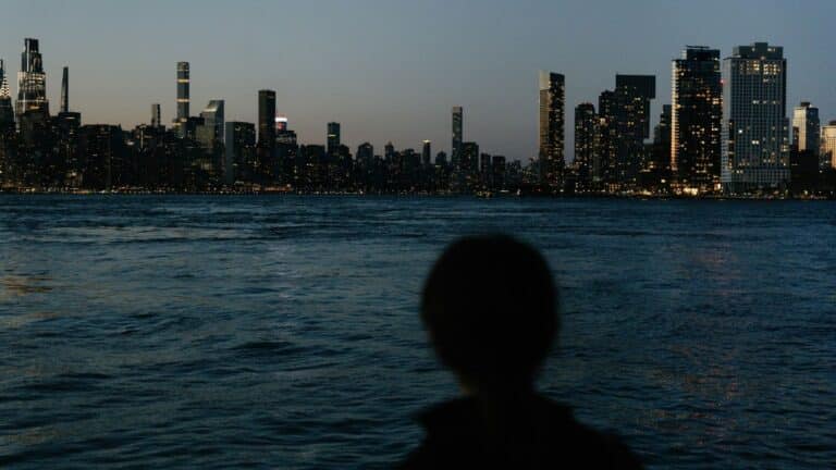Nueva York: la tormenta invernal ya dejó a más de 60 000 hogares sin electricidad 7 Nueva York: la tormenta invernal ya dejó a más de 60 000 hogares sin electricidad