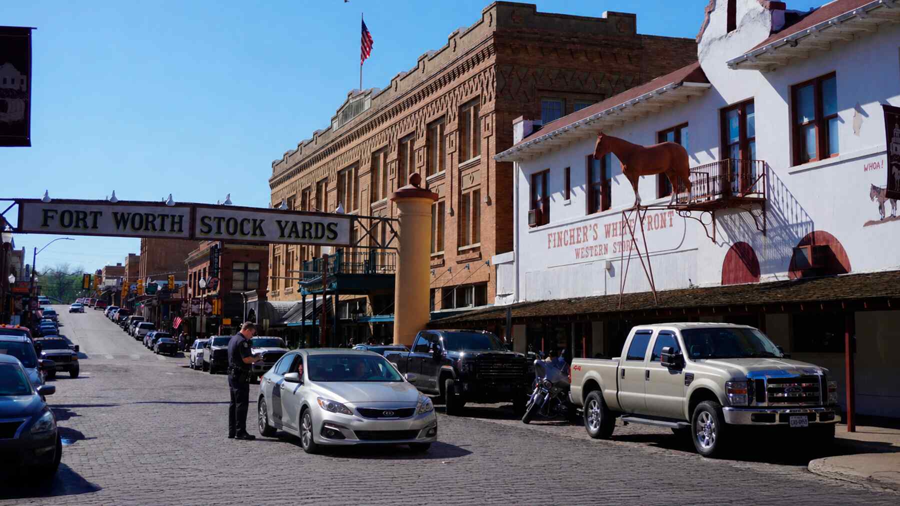 Texas lo venía advirtiendo y empezará a repartir multas: Quien no revise sus placas podría pagar hasta US$200
