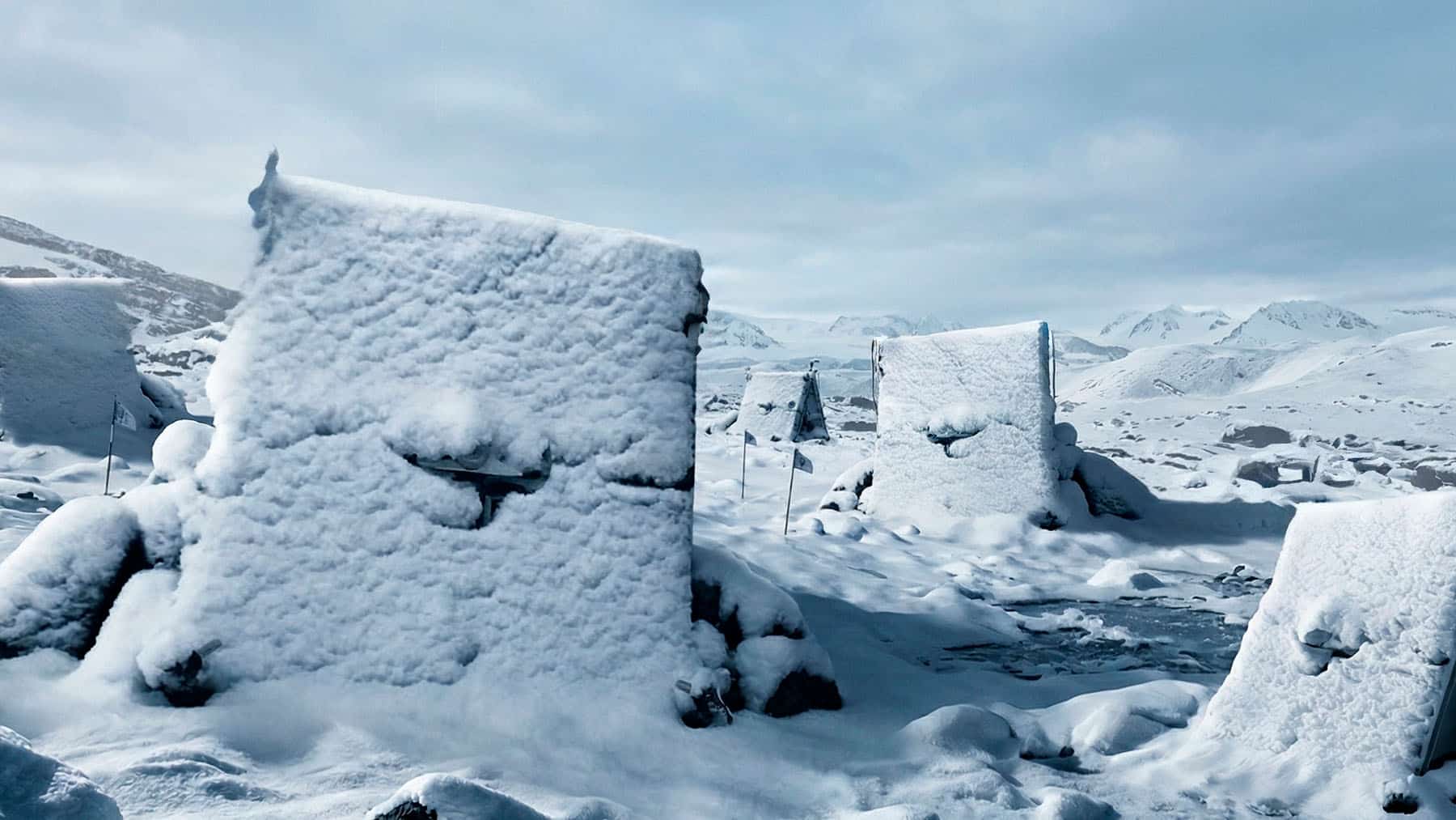 Buscaban una fuente de energía ilimitada en los desiertos, pero la respuesta estaba escondida en otro lugar: Entre la nieve, el permafrost y las noches interminables