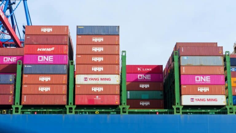 Estados Unidos superó los US$600 mil millones en exportaciones de bienes y servicios en los últimos dos meses 9 Estados Unidos superó los US$600 mil millones en exportaciones de bienes y servicios en los últimos dos meses