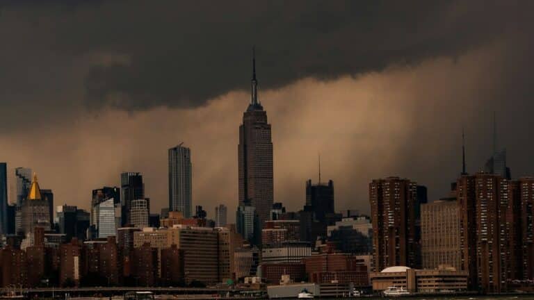 Nueva York espera tormentas con vientos dañinos y temperaturas que amenazan récords este miércoles 4 Nueva York espera tormentas con vientos dañinos y temperaturas que amenazan récords este miércoles