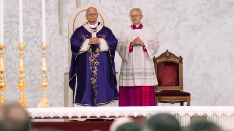 El papa León XIV llegó a Camerún y pidió paz, combatir la corrupción y proteger a los más vulnerables 2 El papa León XIV llegó a Camerún y pidió paz, combatir la corrupción y proteger a los más vulnerables
