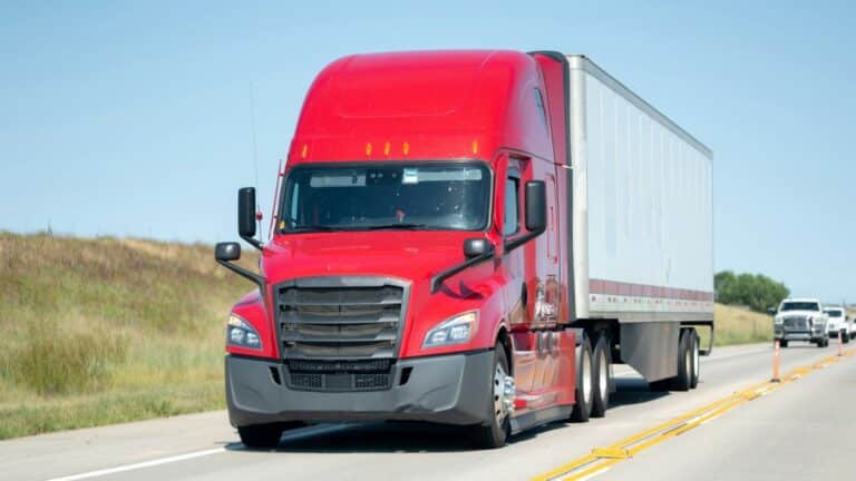 El Departamento de Transporte suspende US$74 millones a Nueva York por negarse a retirar licencias a camioneros con permisos de trabajo vencidos 8 El Departamento de Transporte suspende US$74 millones a Nueva York por negarse a retirar licencias a camioneros con permisos de trabajo vencidos