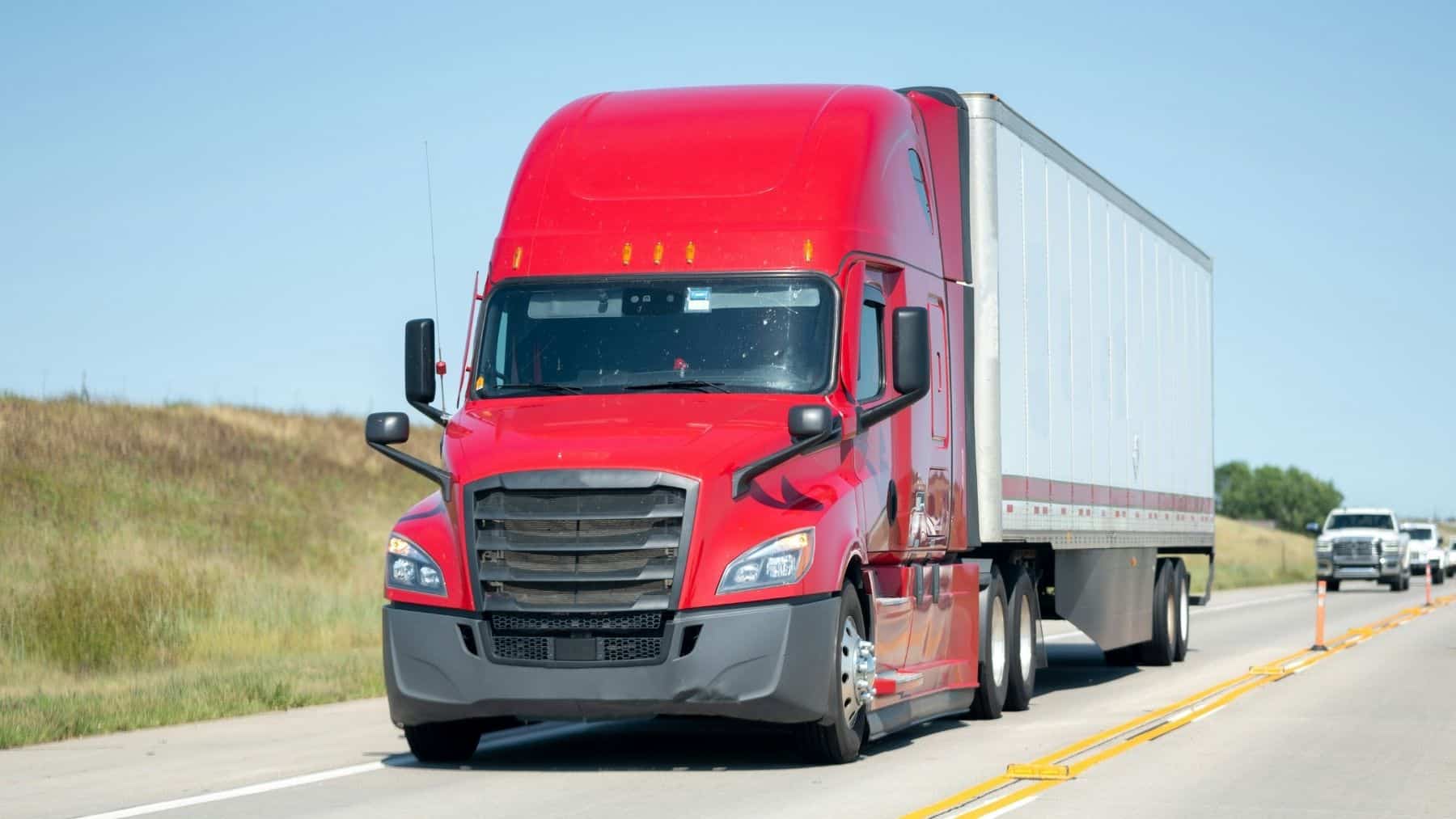 El Departamento de Transporte suspende US$74 millones a Nueva York por negarse a retirar licencias a camioneros con permisos de trabajo vencidos