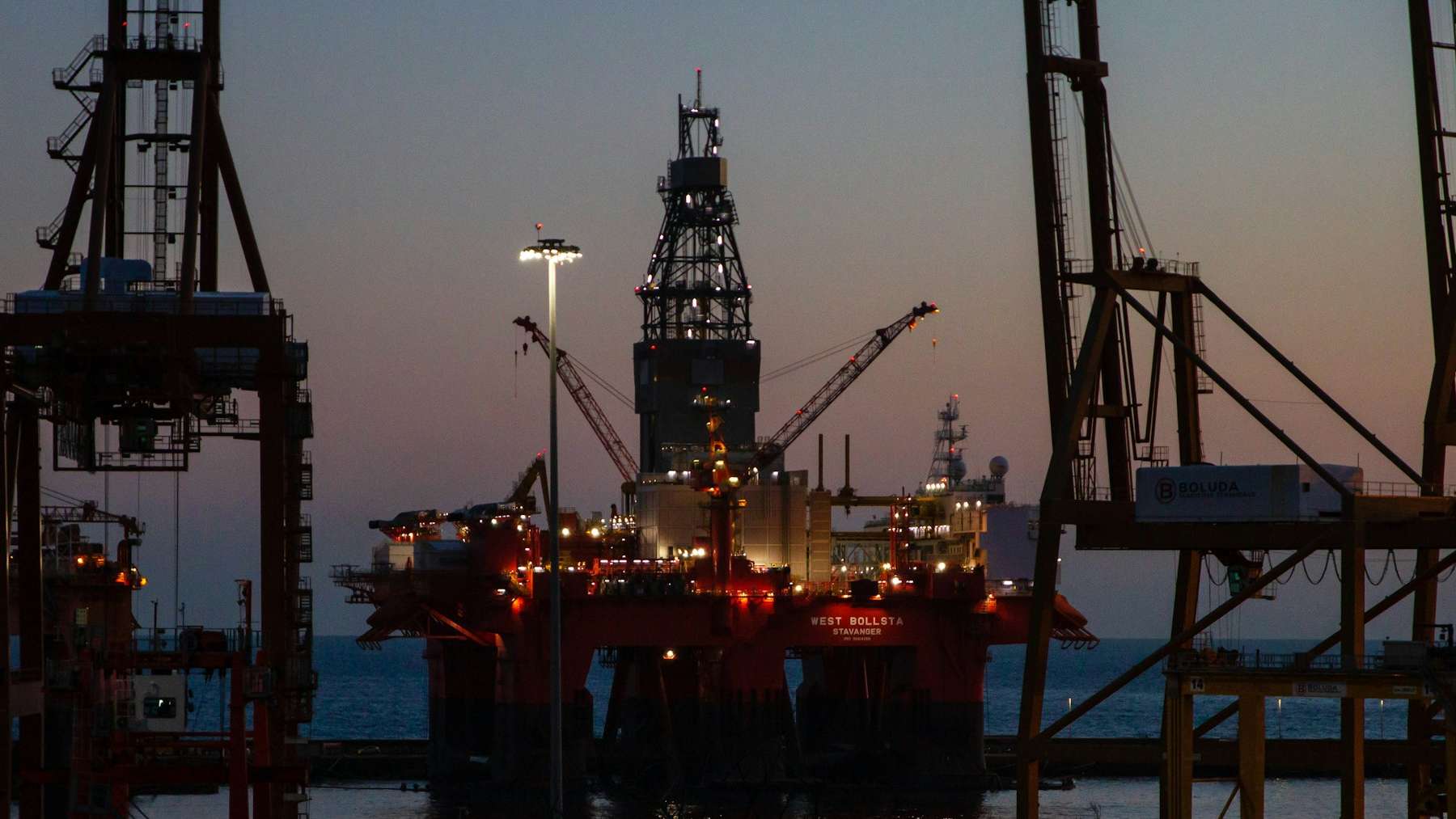 McKinsey revela las nuevas rutas de la inversión extranjera global en petróleo y semiconductores