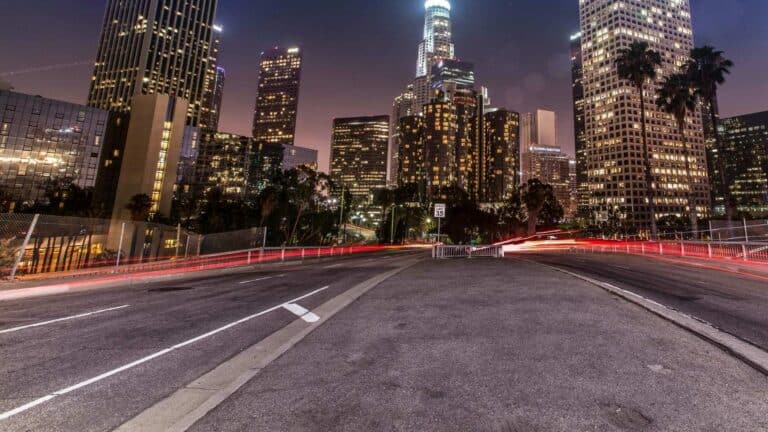 La I-405 norte de Los Ángeles opera con carriles reducidos y conectores bloqueados hasta este lunes por obras nocturnas 6 La I-405 norte de Los Ángeles opera con carriles reducidos y conectores bloqueados hasta este lunes por obras nocturnas