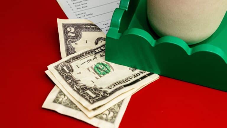 El Departamento de Comercio informa que el consumo creció 0,5% en abril mientras los ingresos reales retrocedieron 10 El Departamento de Comercio informa que el consumo creció 0,5% en abril mientras los ingresos reales retrocedieron