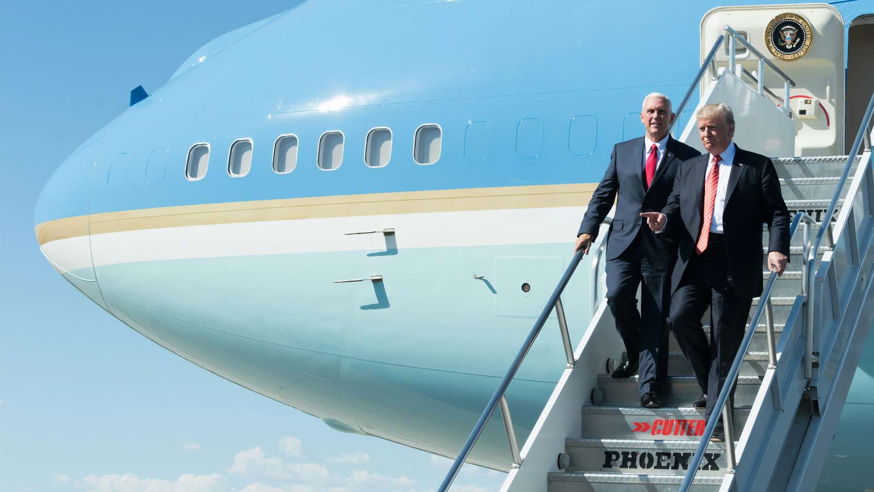 Donald Trump viaja a China acompañado por una comitiva de ejecutivos en busca de nuevos acuerdos y un fortalecimiento del vínculo diplomático