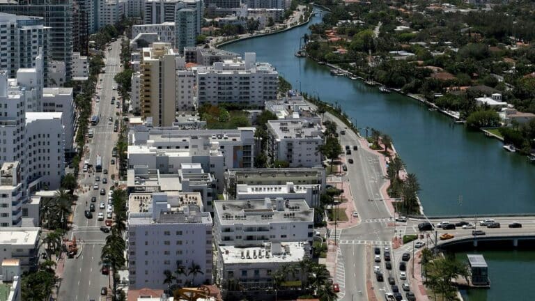 El gobernador de Florida lanzó un plan para que el 92% de los propietarios quede libre del impuesto a la vivienda 6 El gobernador de Florida lanzó un plan para que el 92% de los propietarios quede libre del impuesto a la vivienda
