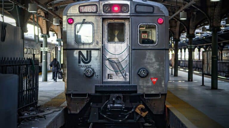 Incendio en túnel del Hudson paraliza el servicio ferroviario entre Nueva Jersey y Nueva York y deja cinco heridos 7 Incendio en túnel del Hudson paraliza el servicio ferroviario entre Nueva Jersey y Nueva York y deja cinco heridos