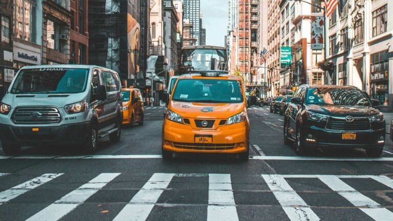 Nueva York promulga la ley que obliga a los «superinfractores» viales a instalar limitadores de velocidad en sus vehículos 4 Nueva York promulga la ley que obliga a los «superinfractores» viales a instalar limitadores de velocidad en sus vehículos