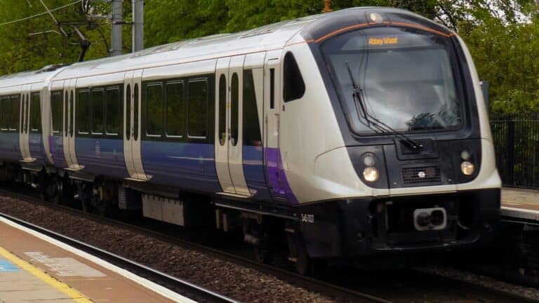 Maryland une por primera vez los rieles de la Purple Line y habilita la siguiente etapa de pruebas del tren ligero que conectará dos condados