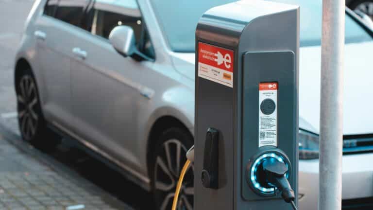 Rhode Island hace su mayor apuesta por la movilidad eléctrica con US$24 millones para 102 estaciones de carga 1 Rhode Island hace su mayor apuesta por la movilidad eléctrica con US$24 millones para 102 estaciones de carga
