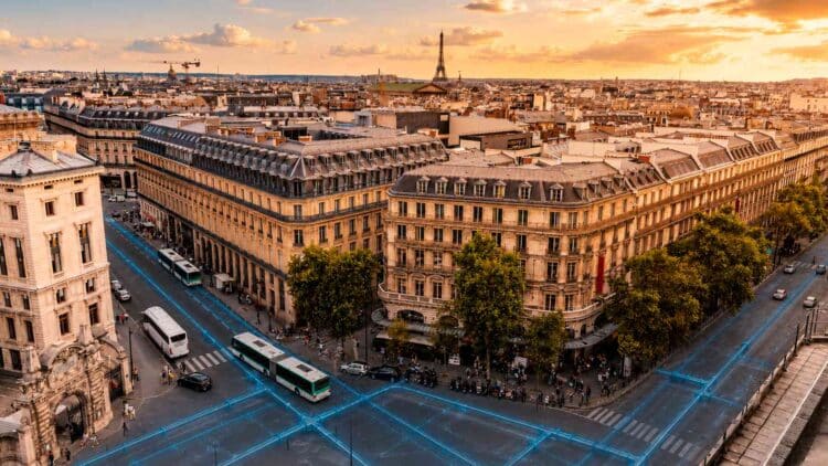 París quería depender menos del aire acondicionado y miró bajo sus calles: Construyó una red de tuberías de 120 kilómetros y usa agua para enfriar la ciudad 1 París